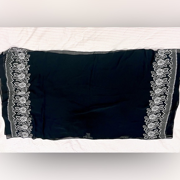 White House Black Market Sheer Black Kimono - Picture 3 of 8